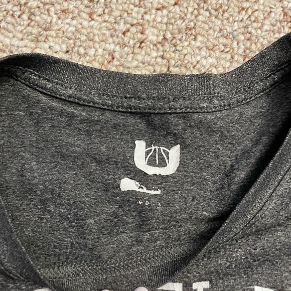 T shirt ✨ - Picture 2 of 2